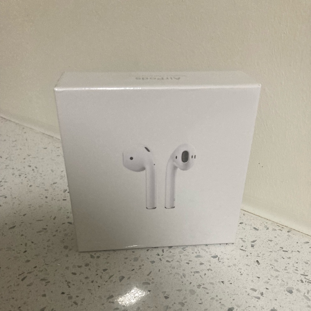 Apple AirPods with Wireless Charging Case